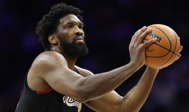 关键时刻没顶住！恩比德19中13砍35分7板7助 末节仅5分遭遇逆转